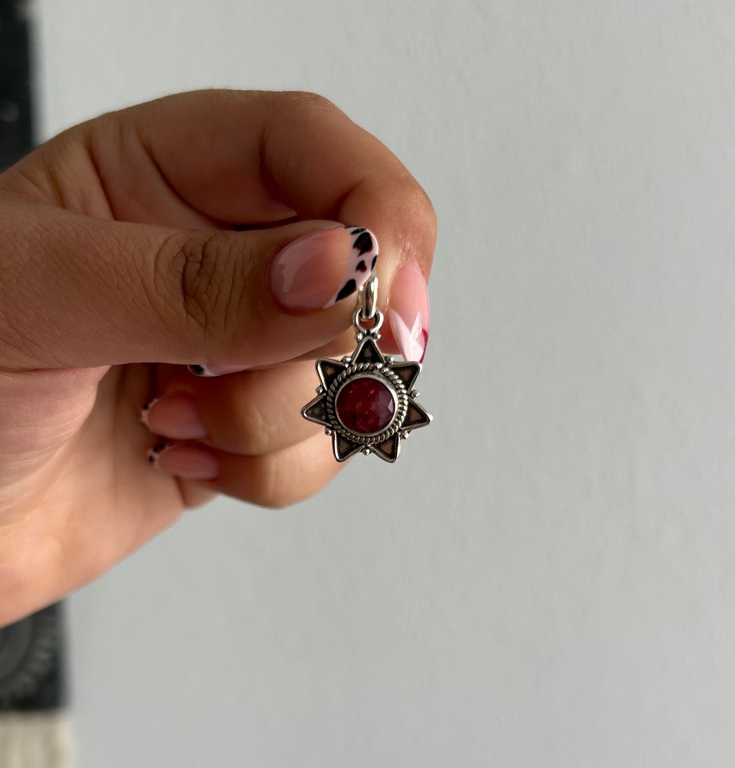 Estrella de rubí (plata 925)