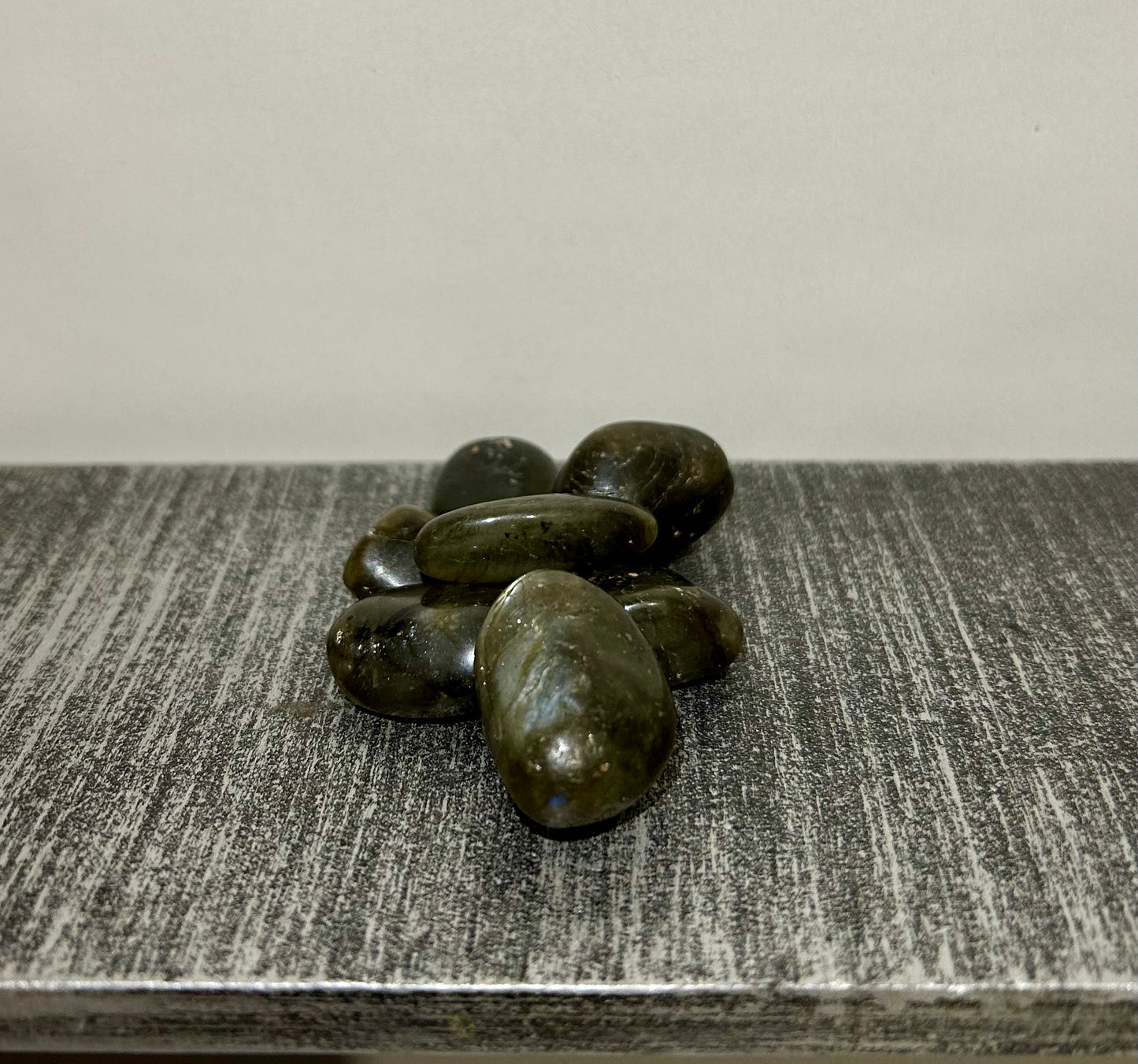 Labradorita pequeña.