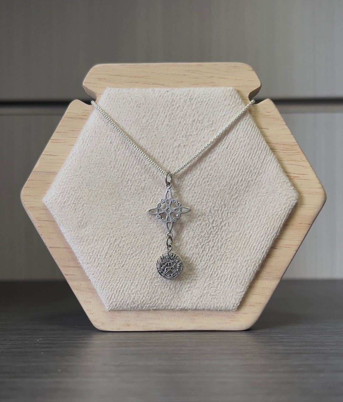 Colgante doble protección (consagrado y activado).