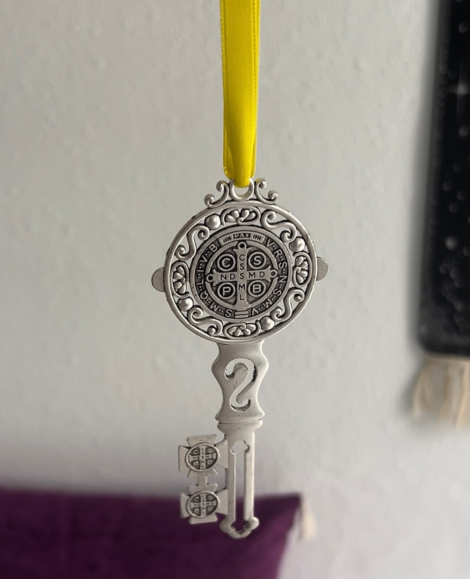 Llave San Benito amuleto hogar.