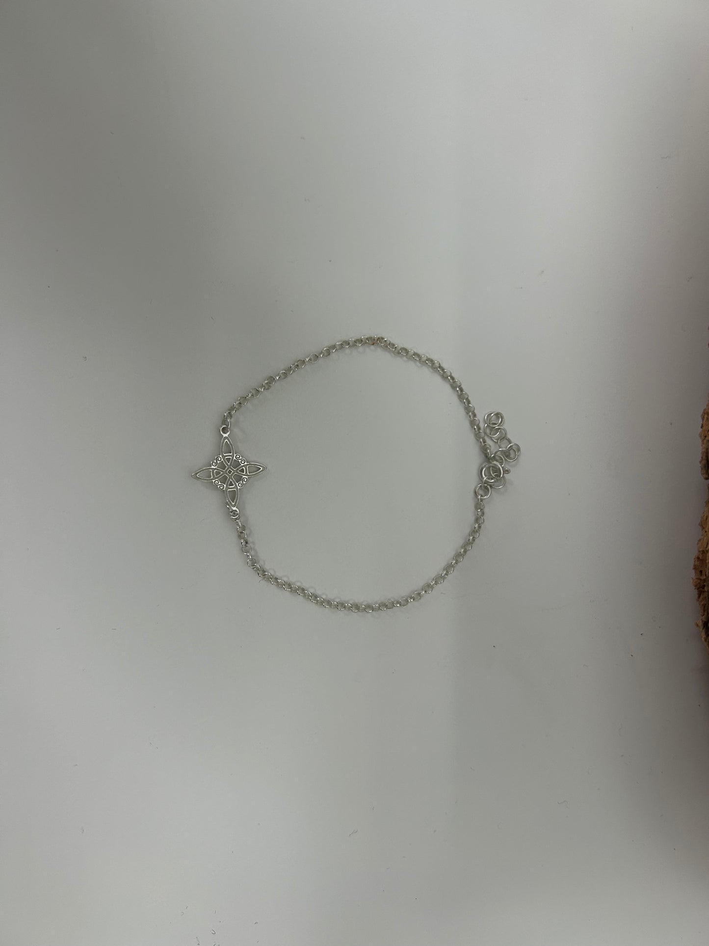 Pulsera nudo de bruja (plata 925).
