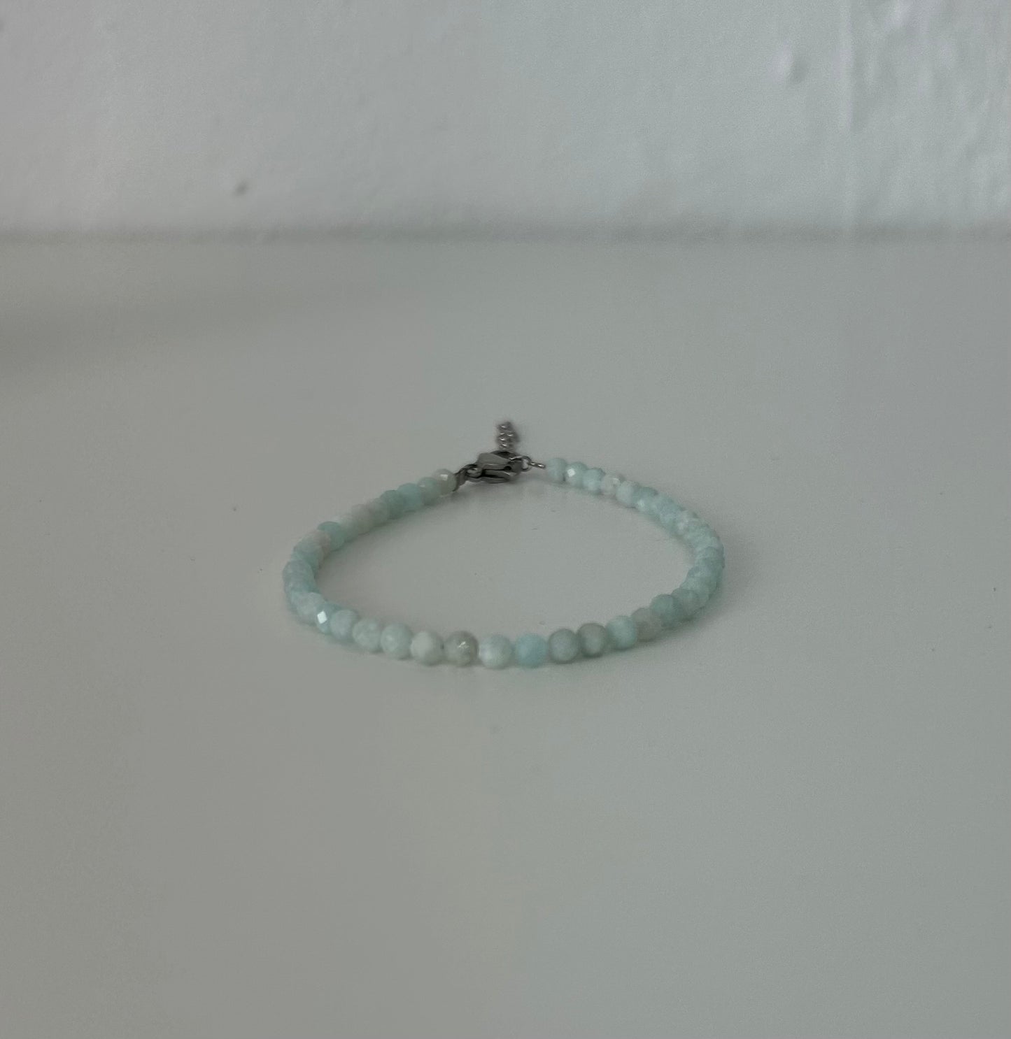 Pulsera de amazonita facetada con cierre de acero