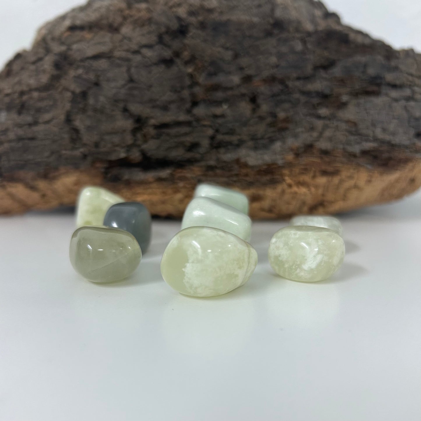 Canto rodado de jade verde