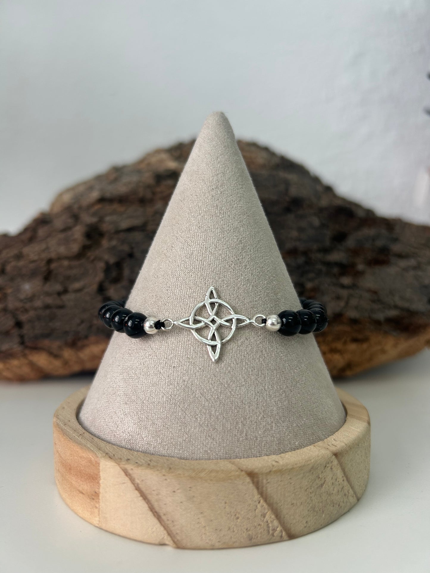 Pulsera nudo de bruja y ónix