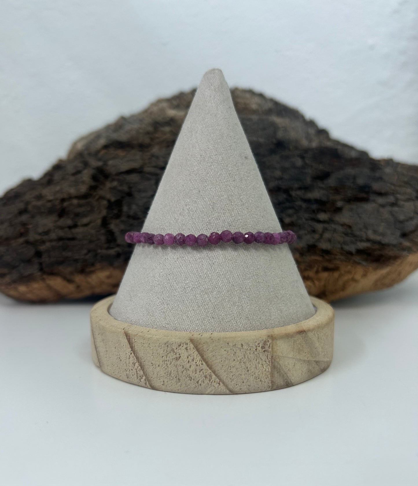 Pulsera elástica rubí facetada