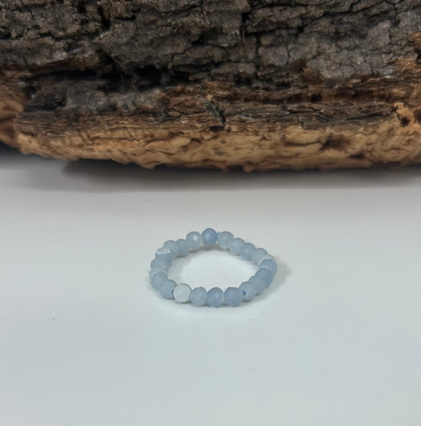 Anillo elástico de angelita facetada