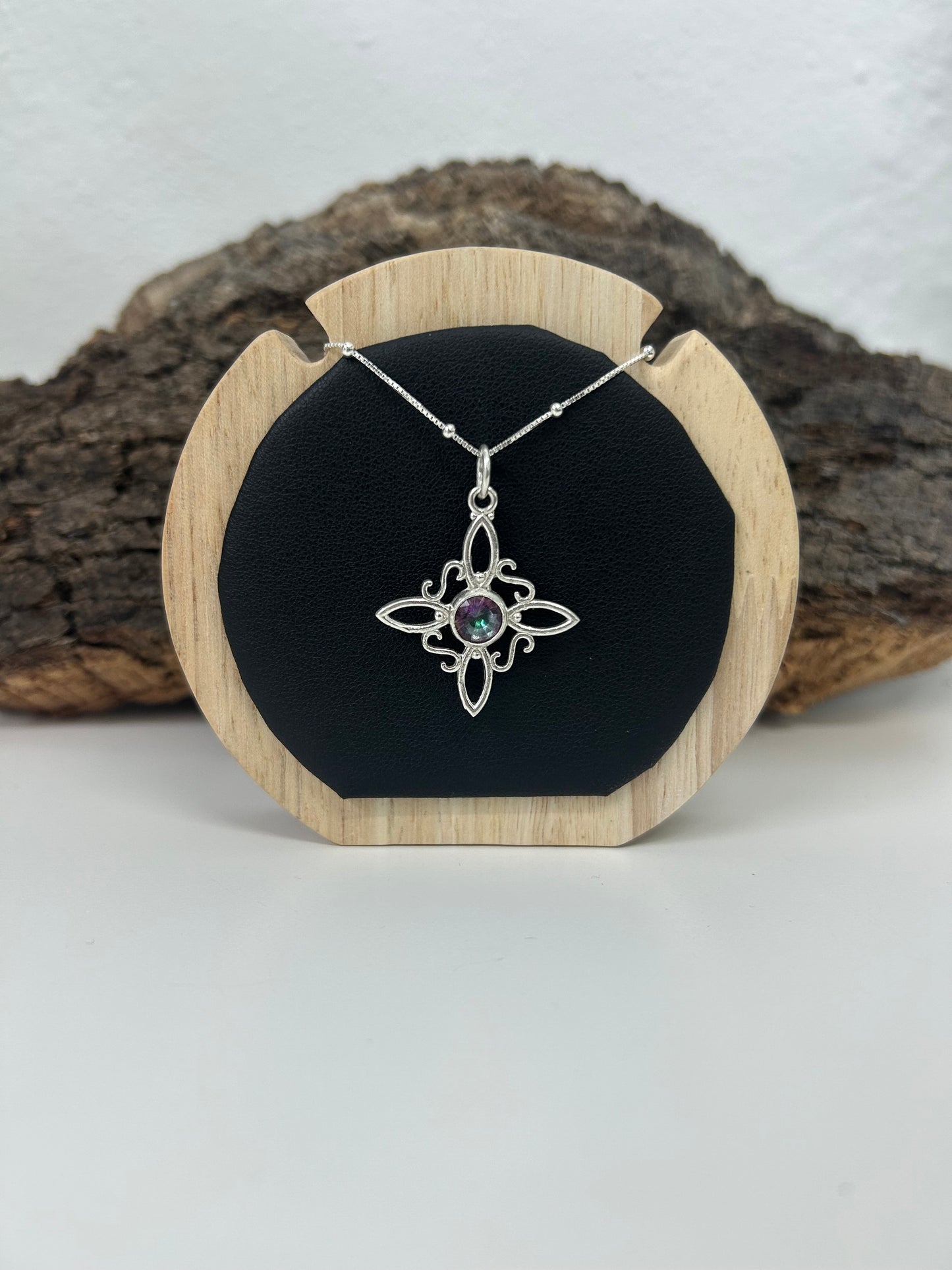Colgante nudo de bruja con topacio místico (plata 925)