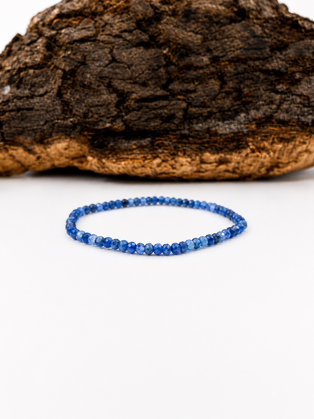 Pulsera elástica de cianita azul faceta