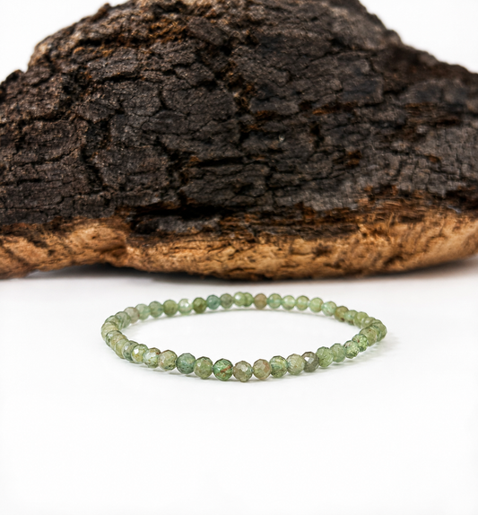 Pulsera elástica de granate verde facetado