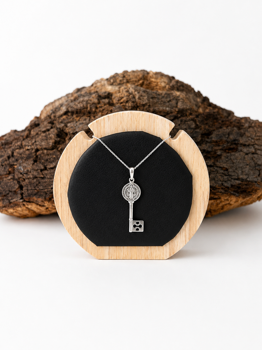 Colgante llave San Benito (plata 925)