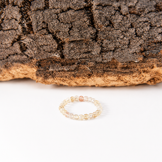 Anillo elástico de citrino facetado