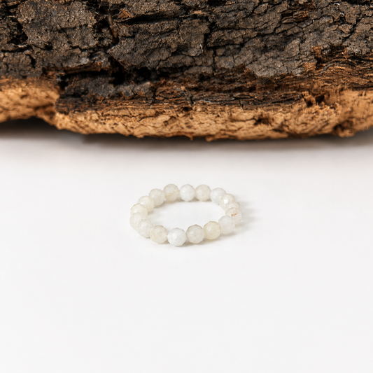 Anillo elástico de piedra luna facetado