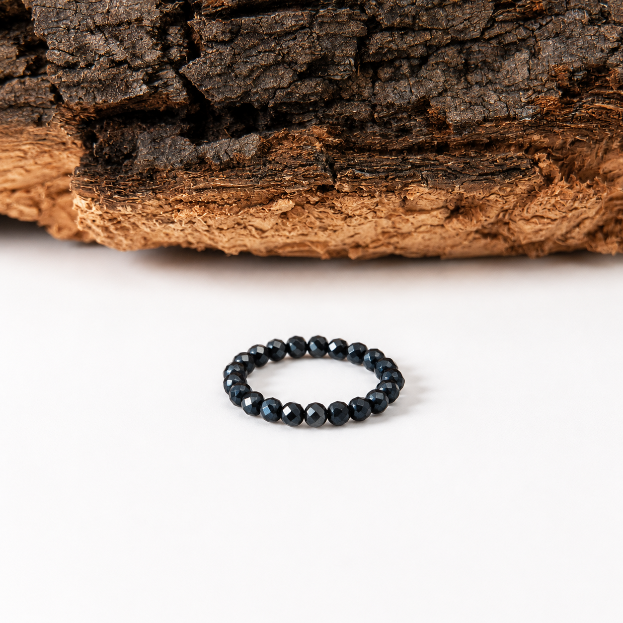 Anillo elástico de turmalina negra facetado