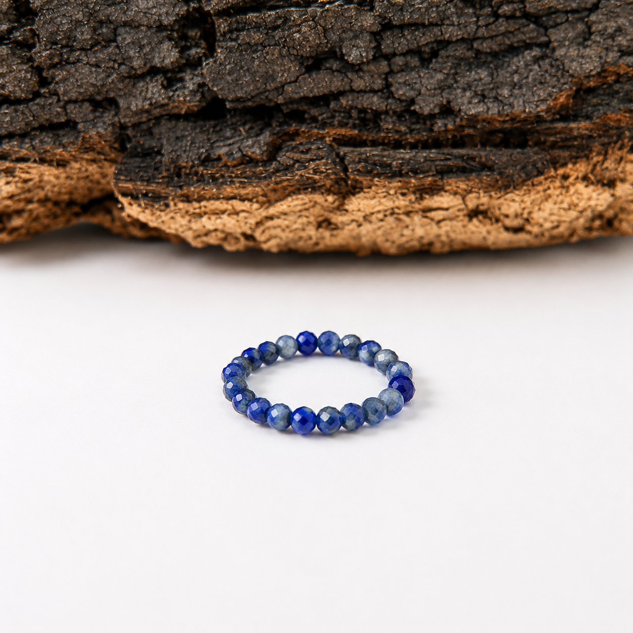 Anillo elástico de lapislázuli facetado