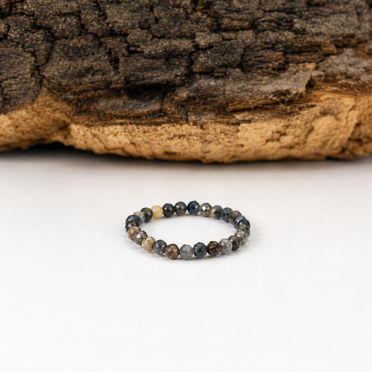 Anillo elástico de turquesa africana facetada
