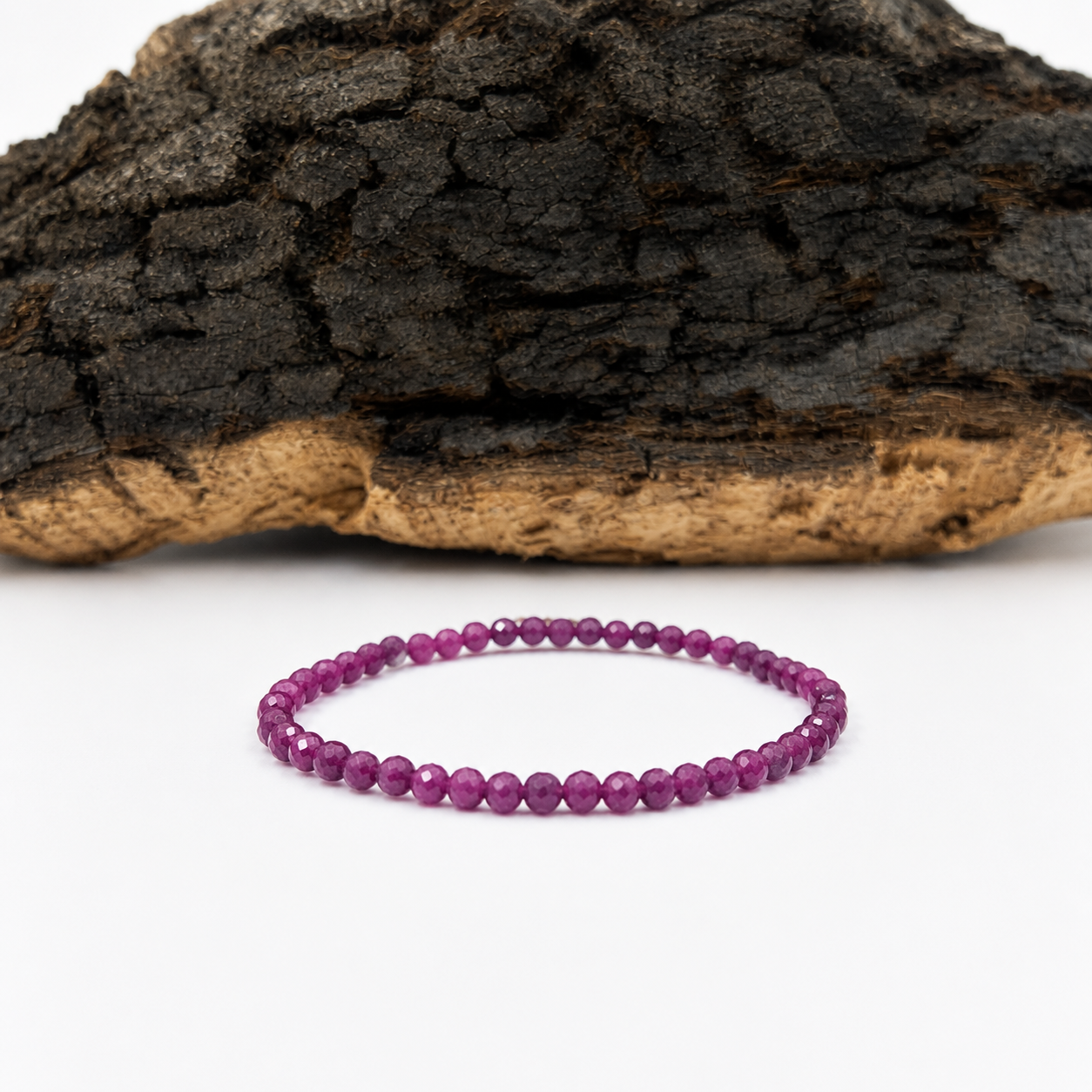 Pulsera elástica de rubí facetado