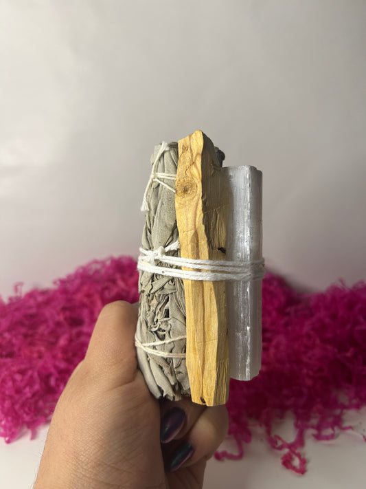 Set de palo santo, atado de salvia y selenita.