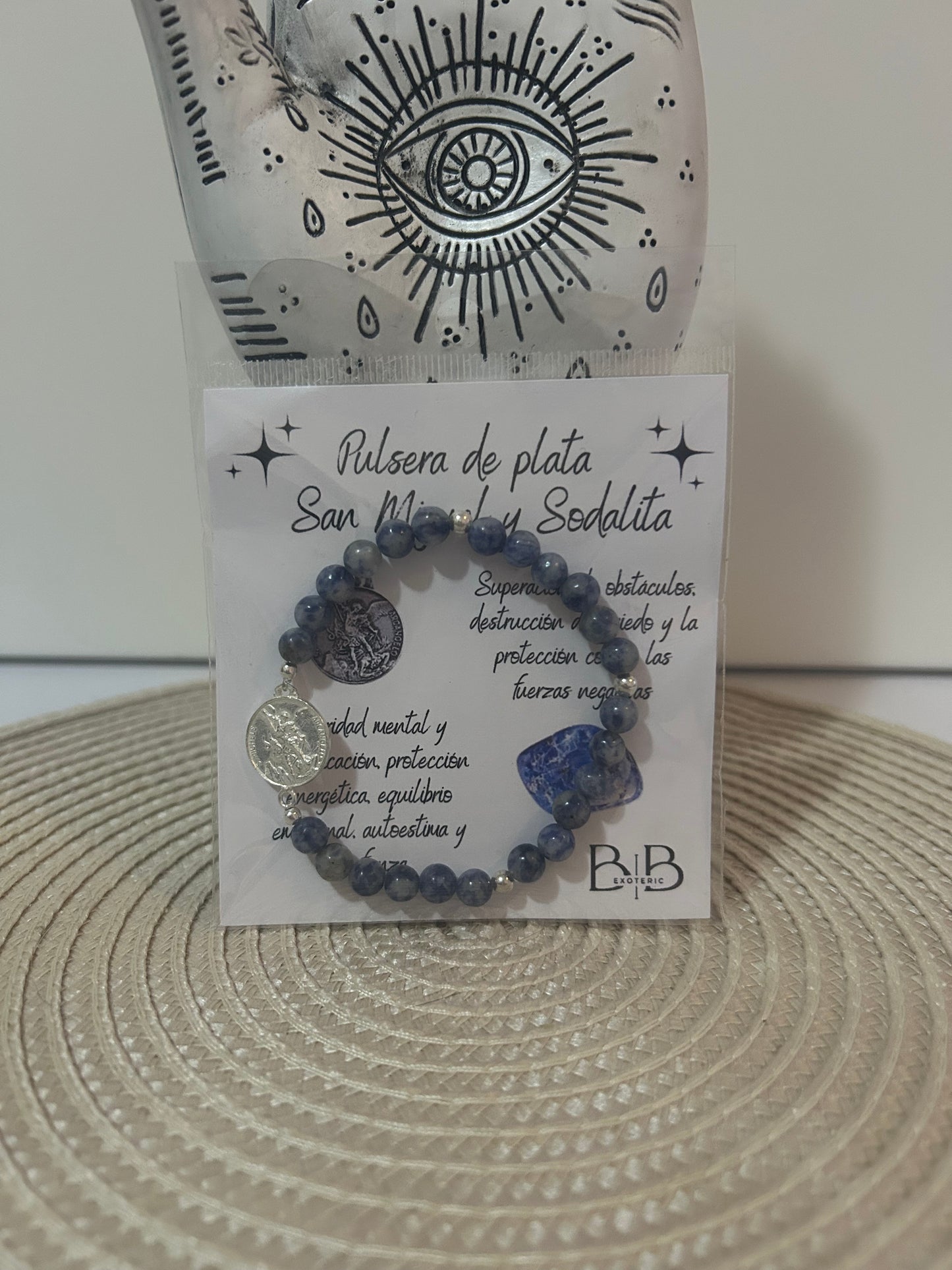 Pulsera de plata San Miguel Arcángel y sodalita.