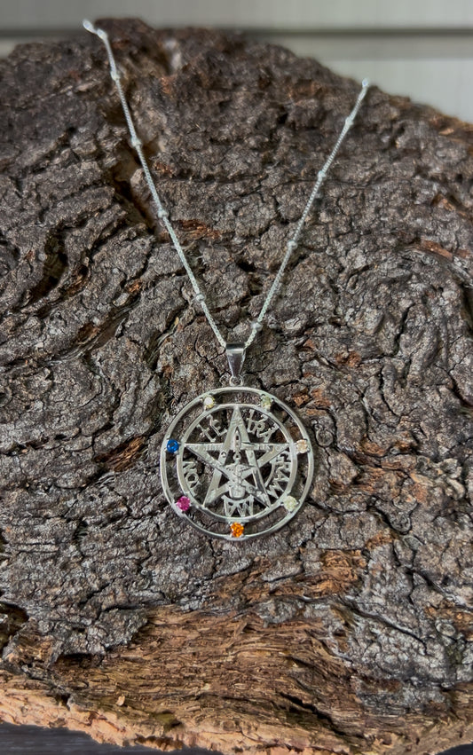 Tetragrámaton en plata de ley con circonitas.