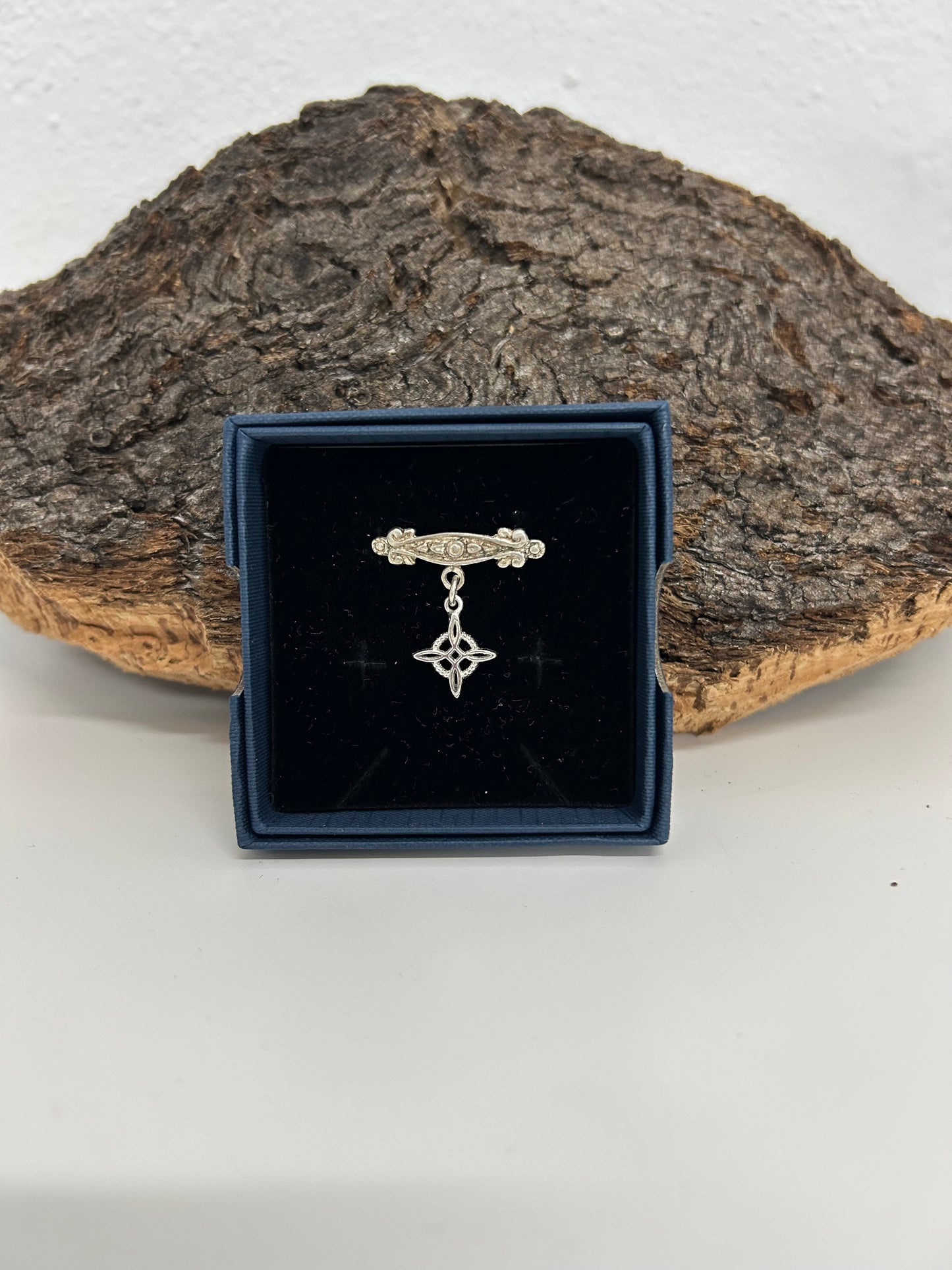 Broche nudo de bruja activado (plata925)