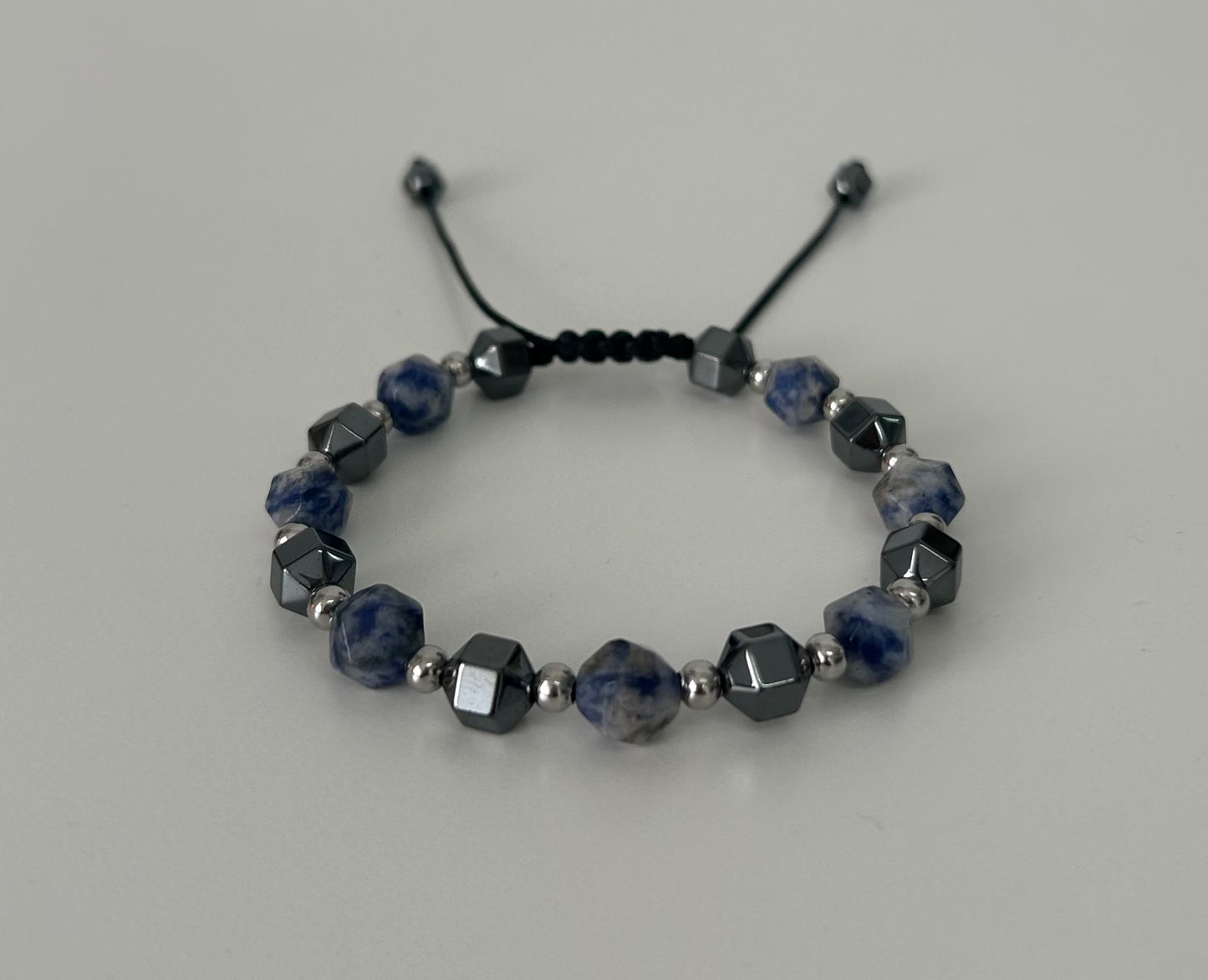 Pulsera ajustable de hematite y sodalita