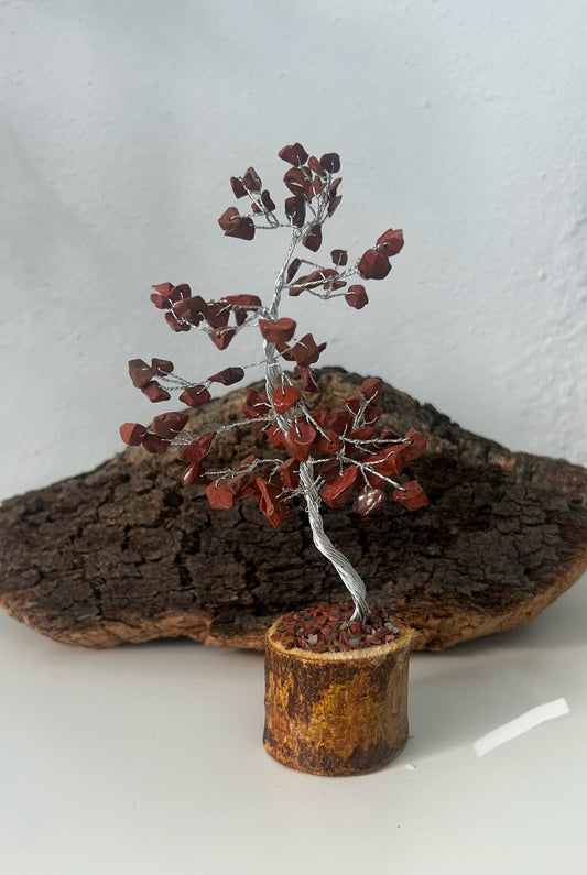 Árbol se encuentra gemas de jaspe rojo