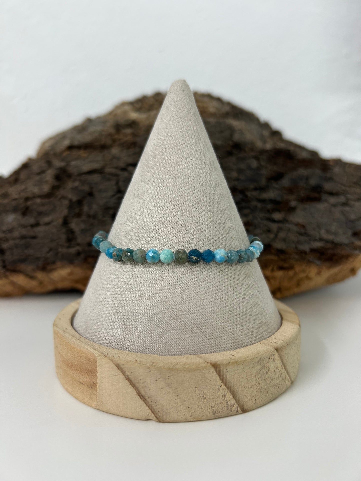 Pulsera apatita azul facetada