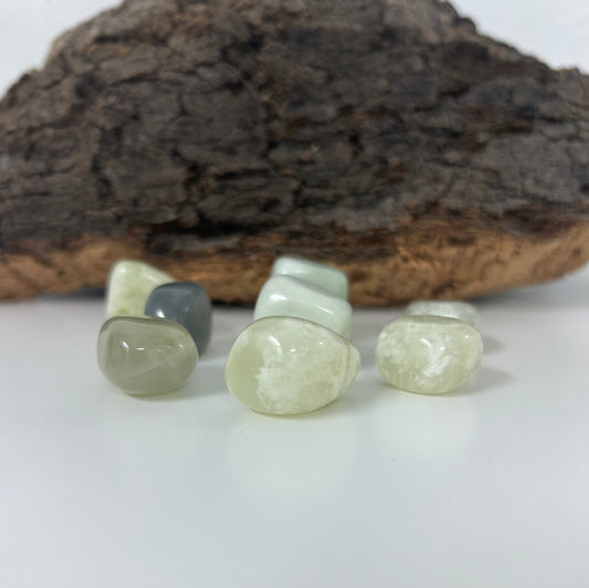 Canto rodado de jade verde