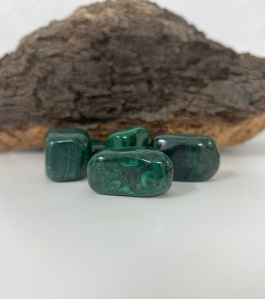 Canto rodado de malaquita