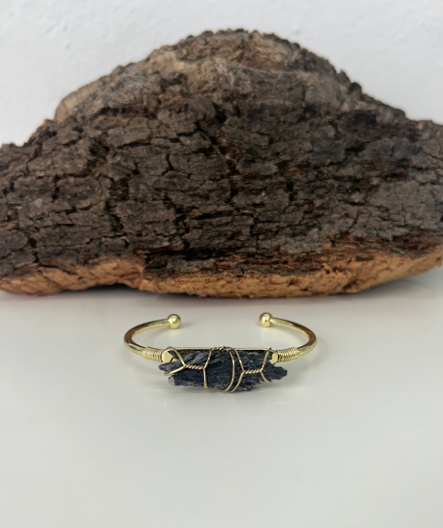 Escoba de bruja en brazalete