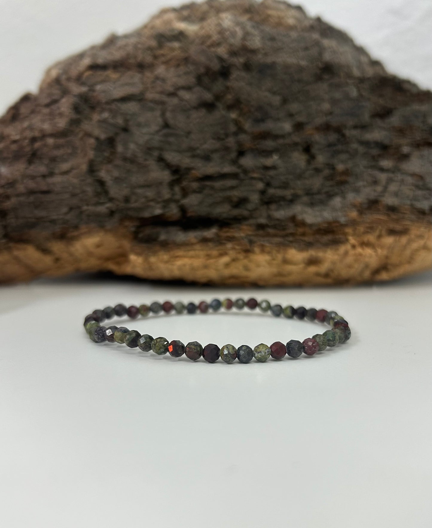 Pulsera jaspe sangre de dragón facetada