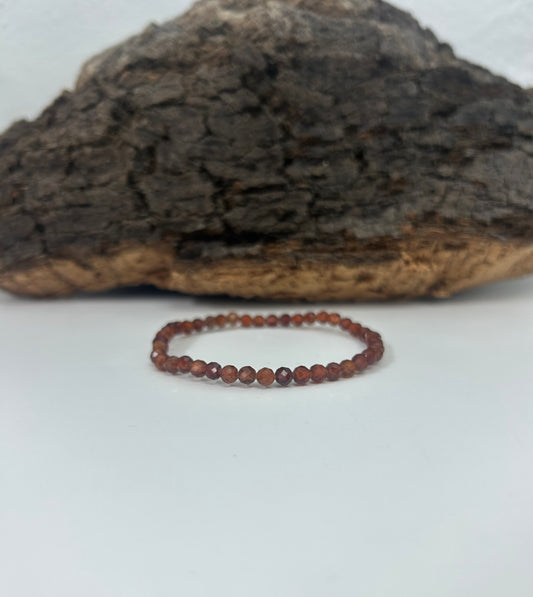 Pulsera elástica cornalina facetada
