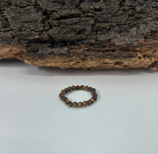 Anillo elástico de ojo de tigre facetado