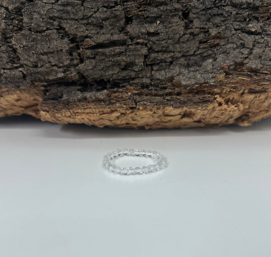 Anillo elástico de cuarzo cristal facetado