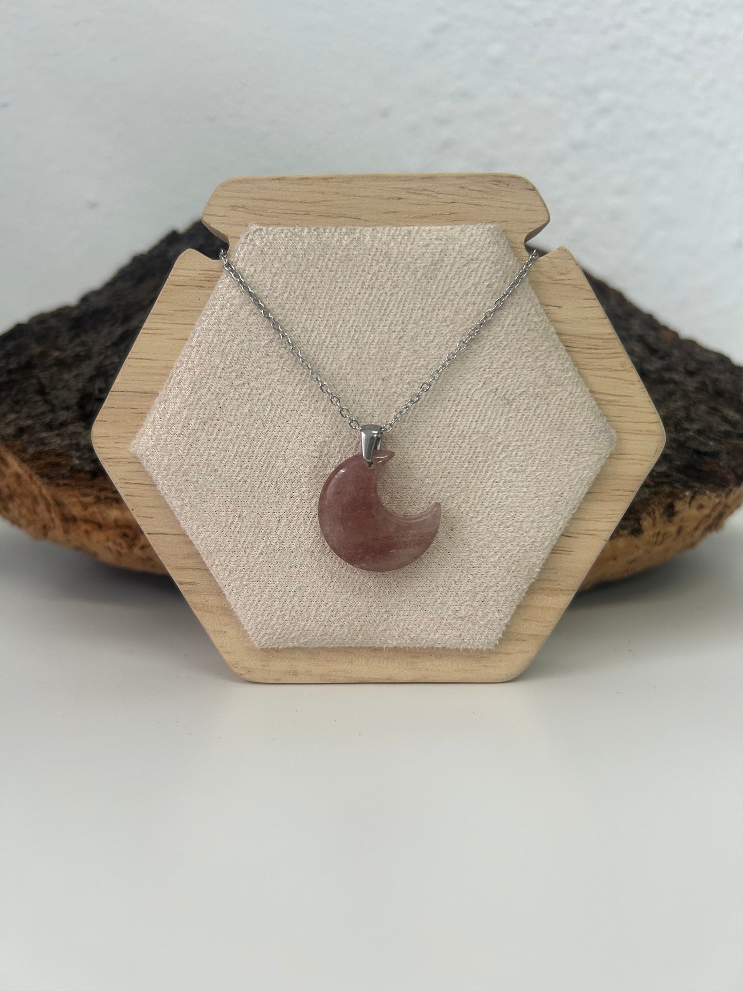 Colgante luna de cuarzo fresa