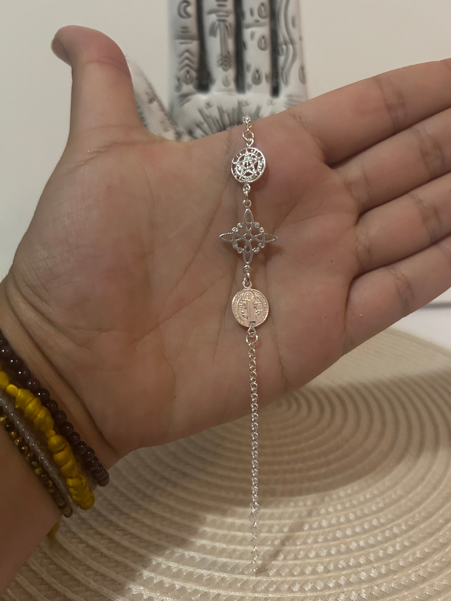Pulsera triple protección con nudo de bruja, tetragrámaton y medalla de San Benito.(Ritualizado y activado)